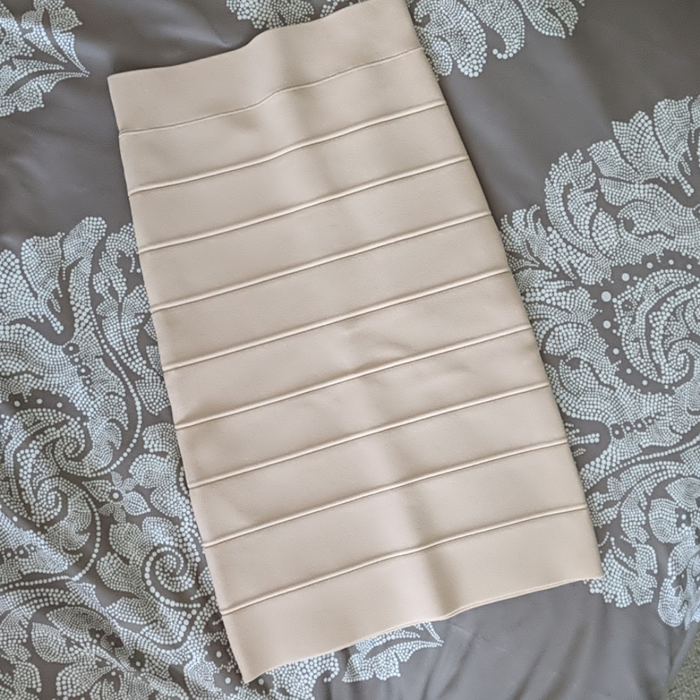 BCBG MaxAzria XXS nude bandage skirt